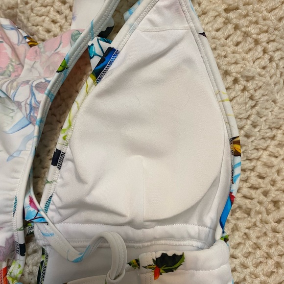 Capushe Swimsuit - Picture 10 of 10